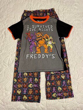 FIVE NIGHTS AT FREDDYS Youth Pajamas SIZE XL (14/16)